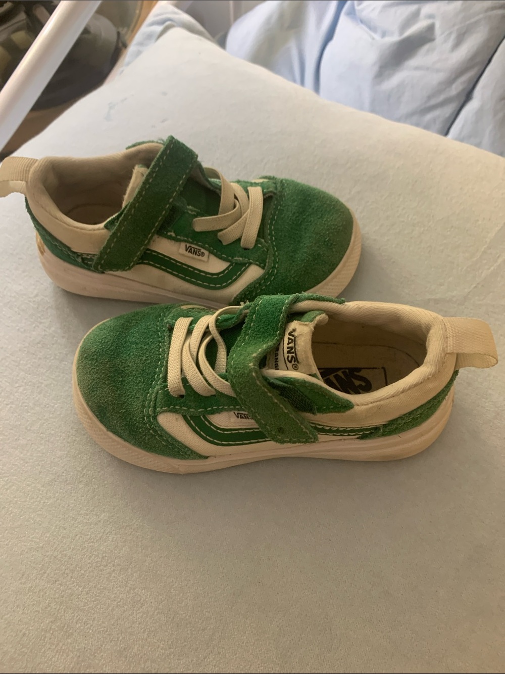 Vans Kids Green Suede Hook-and-Loop Skate Sneakers with Cream Accents